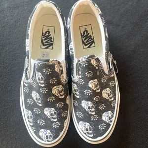 Vans black and blue skull slip on skate shoe size 8.5 women.